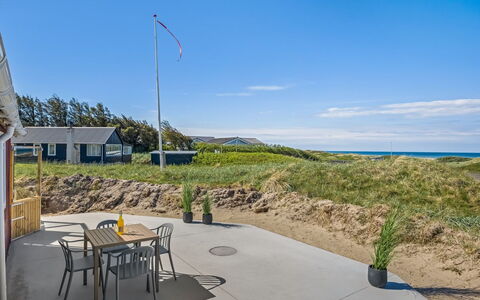 Marius - 200M from the Sea: Træ, Hus, Sommerhus, Hjem, Tag, Landdistrikt, Sidespor, Bjælkehytte, Garden Bygninger, Hårdttræ