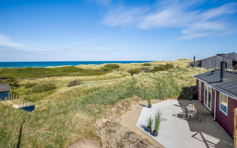 Marius - 200M from the Sea: Træ, Hus, Sommerhus, Hjem, Tag, Landdistrikt, Sidespor, Bjælkehytte, Garden Bygninger, Hårdttræ