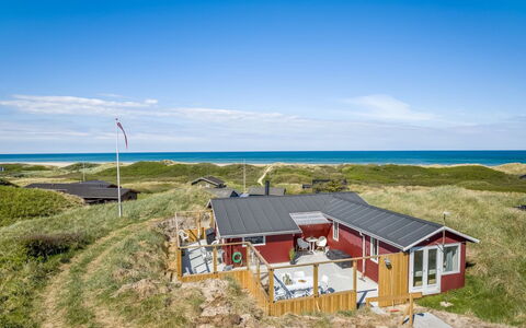 Marius - 200M from the Sea: Hjem, Sommerhus, Hårdttræ, Hytte, Veranda