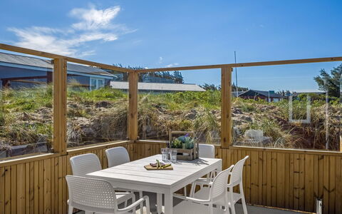 Marius - 200M from the Sea: Træ, Dæk, Veranda, Udendørs Møbler, Skygge, Hårdttræ, Bejdse, Stol, Trægulve, Udendørs Struktur
