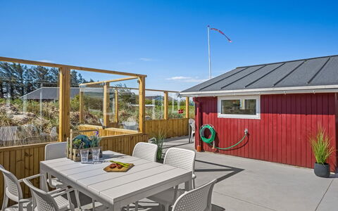 Marius - 200M from the Sea: Træ, Hjem, Kompositmateriale, Dæk, Skygge, Sommerhus, Bejdse, Veranda, Hårdttræ, Stol