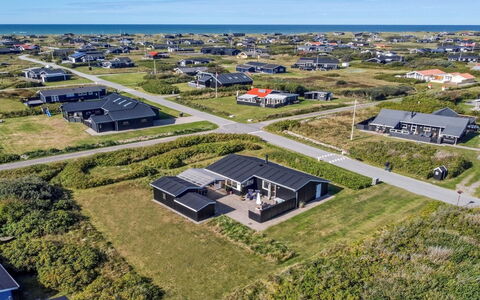 Dodo - 500M from the Sea: Græs, Hus, Tag, Sommerhus, Hjem, Busk, Stuehus, Land Lot, Landdistrikt