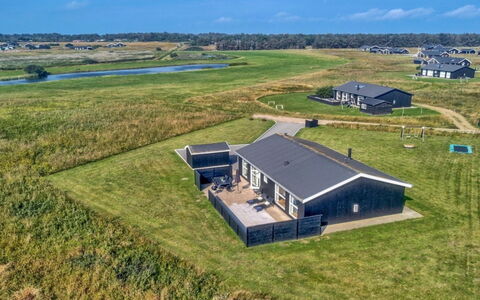 Siger - 1.6Km from the Sea: Træ, Hjem, Veranda, Dæk, Hårdttræ, Tag, Bejdse, Trægulve, Eco Hotel