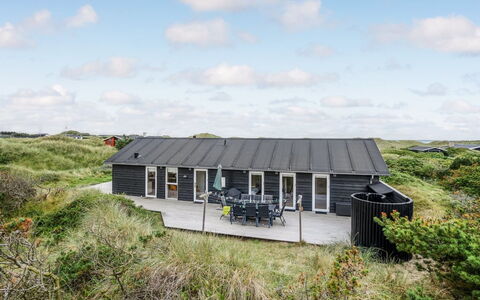 Marthine - 200M from the Sea: Hus, Hjem, Dør, Tag, Sommerhus, Estate, Have, Skygge, Sidespor, Gård