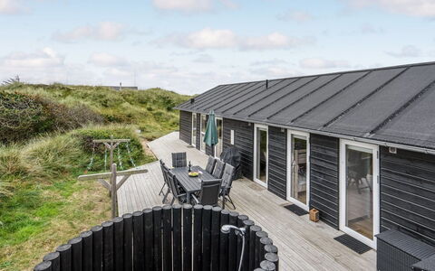 Marthine - 200M from the Sea: Hus, Hjem, Dør, Tag, Sommerhus, Estate, Have, Skygge, Sidespor, Gård