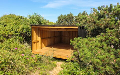 Marthine - 200M from the Sea: Hus, Hjem, Dør, Tag, Sommerhus, Estate, Have, Skygge, Sidespor, Gård