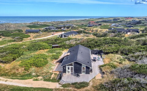 Marthine - 200M from the Sea: Hus, Hjem, Dør, Tag, Sommerhus, Estate, Have, Skygge, Sidespor, Gård