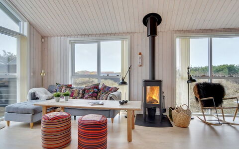 Marthine - 200M from the Sea: Hus, Hjem, Dør, Tag, Sommerhus, Estate, Have, Skygge, Sidespor, Gård