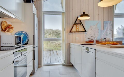 Marthine - 200M from the Sea: Hus, Hjem, Dør, Tag, Sommerhus, Estate, Have, Skygge, Sidespor, Gård