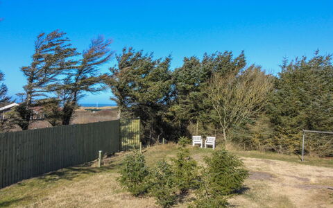 Tilda - 275M from the Sea: Tag, Hjem, Dør, Sommerhus, Skygge, Sidespor, Gård, Estate, Backyard