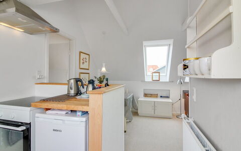 Evangelina - 350M from the Sea: Køkken, Større Bandage, Køkken Apparat, Indretning, Gulvbelægning, Træ, Møbel, Countertop, Cabinetry, Loft