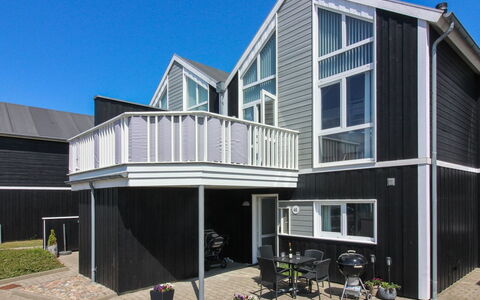Adna - 700M from the Sea: Svømmepøl, Udendørs Møbler, Møbel, Udvej, Flise, Eco Hotel, Skygge, Stol, Fritid, Estate
