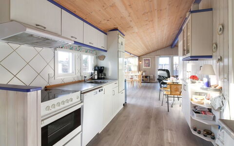 Engelbrecht - 400M from the Sea: Træ, Loft, Indretning, Møbel, Hjem, Trægulve, Hårdttræ, Stol, Køkken, Countertop