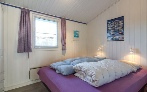 Engelbrecht - 400M from the Sea: Træ, Hjem, Soveværelse, Dør, Hårdttræ, Seng, Bejdse, Sengetøj, Bed Frame