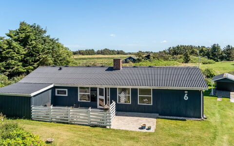 Vilhelmiina - 350M from the Sea: Hus, Hjem, Dør, Tag, Sommerhus, Estate, Have, Skygge, Sidespor, Gård