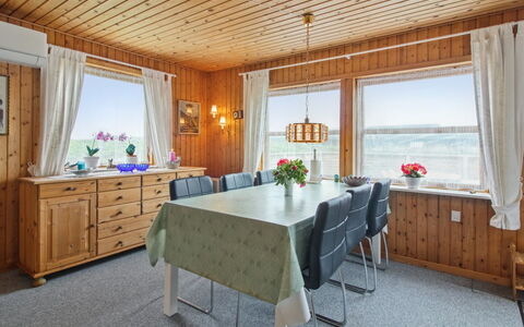 Nore - 350M from the Sea: Bygning, Hus, Boligområde, Hjem, Busk, Tag, Sommerhus, Estate, Have