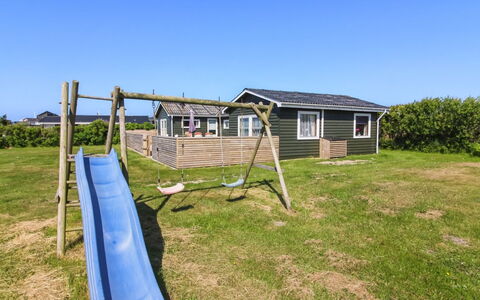 Nore - 350M from the Sea: Bygning, Hus, Boligområde, Hjem, Busk, Tag, Sommerhus, Estate, Have