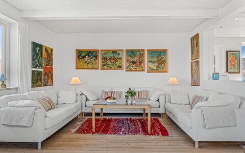Bruse - 125M from the Sea: Couch, Møbel, Indretning, Gulvbelægning, Stue, Etage, Billedramme, Loft, Hjem