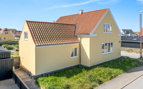Bruse - 125M from the Sea: Bygning, Væg, Hus, Tag, Hjem, Boligområde, Arkitektur, Facade, Sommerhus, Land Lot