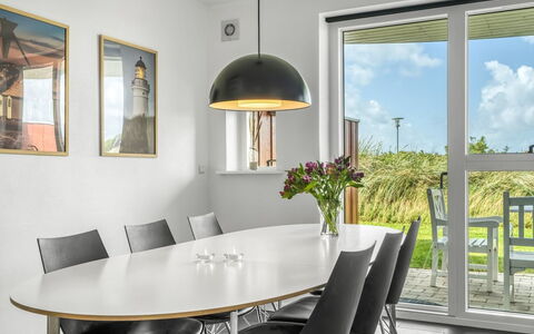 Keimo - 600M from the Sea: Loft, Gulvbelægning, Indretning, Etage, Kompositmateriale, Møbel, Udvej, Hotel, Design, Dagslys
