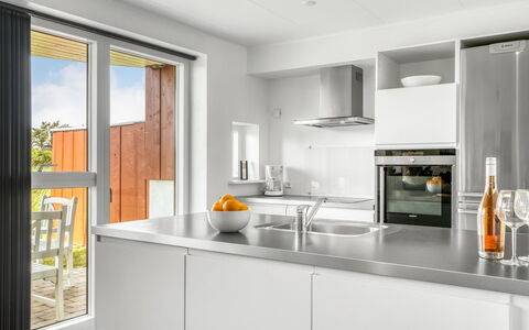 Keimo - 600M from the Sea: Køkken, Countertop, Indretning, Køkken Apparat, Cabinetry, Gulvbelægning, Større Bandage, Hjem, Lejlighed, Loft