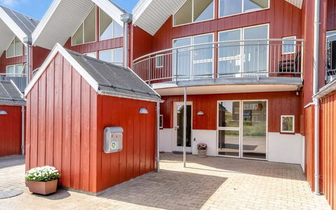 Keimo - 600M from the Sea: Loft, Gulvbelægning, Indretning, Etage, Kompositmateriale, Møbel, Udvej, Hotel, Design, Dagslys