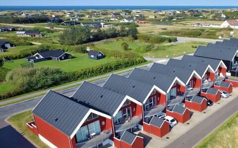 Keimo - 600M from the Sea: Loft, Gulvbelægning, Indretning, Etage, Kompositmateriale, Møbel, Udvej, Hotel, Design, Dagslys