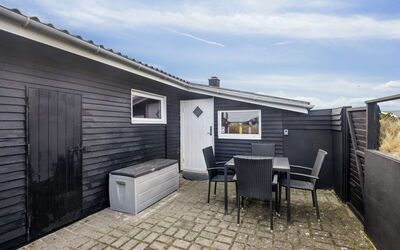 Jarla - 250M from the Sea