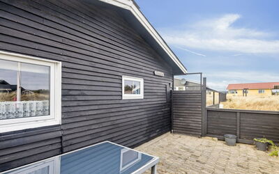 Jarla - 250M from the Sea