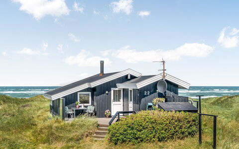 Fatiha - 100M from the Sea: Hus, Hjem, Dør, Tag, Sommerhus, Estate, Have, Skygge, Sidespor, Gård