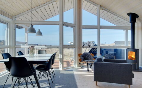 Ulf - 100M from the Sea: Træ, Loft, Hjem, Etage, Sommerhus, Veranda, Stol, Stue, Hårdttræ