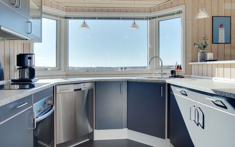 Ulf - 100M from the Sea: Loft, Indretning, Gulvbelægning, Køkken, Countertop, Køkken Apparat, Cabinetry, Husholdningsapparat, Lysarmatur, Større Bandage