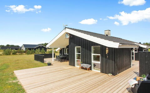 Mayke - 900M from the Sea: Loft, Gulvbelægning, Indretning, Etage, Kompositmateriale, Møbel, Udvej, Hotel, Design, Dagslys