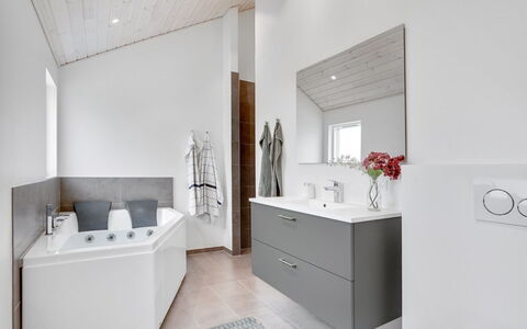 Arlina - 1.5Km from the Sea: Træ, Hjem, Veranda, Dæk, Hårdttræ, Tag, Bejdse, Trægulve, Eco Hotel