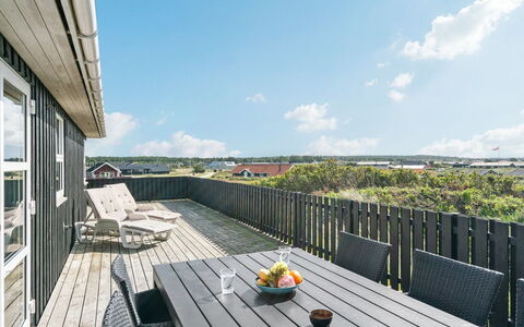 Laghmund - 250M from the Sea: Træ, Hjem, Dæk, Hårdttræ, Skygge, Planke, Bejdse, Altan, Veranda, Estate