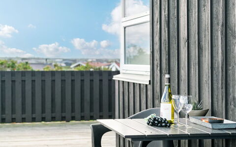 Laghmund - 250M from the Sea: Træ, Kompositmateriale, Planke, Hårdttræ, Udendørs Møbler, Bejdse, Dæk, Stol, Trægulve, Stueplante