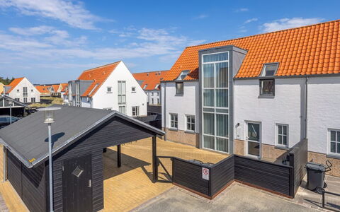 Hilma - 600M from the Sea: Hus, Hjem, Dør, Tag, Sommerhus, Estate, Have, Skygge, Sidespor, Gård
