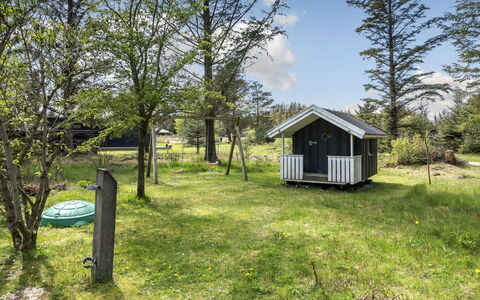 Vaska - 550M from the Sea: Sommerhus, Have, Sidespor, Garden Bygninger, Skygge, Gård, Backyard, Lawn, Stuehus, Landscaping