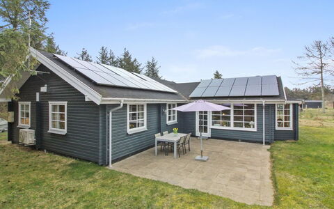 Vaska - 550M from the Sea: Sommerhus, Have, Sidespor, Garden Bygninger, Skygge, Gård, Backyard, Lawn, Stuehus, Landscaping