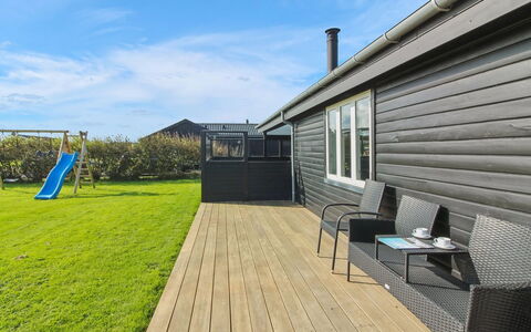 Nehat - 300M from the Sea: Loft, Gulvbelægning, Indretning, Etage, Kompositmateriale, Møbel, Udvej, Hotel, Design, Dagslys