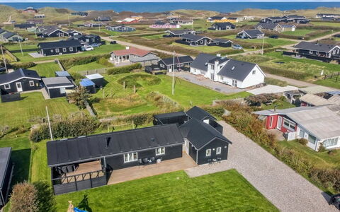 Nehat - 300M from the Sea: Loft, Gulvbelægning, Indretning, Etage, Kompositmateriale, Møbel, Udvej, Hotel, Design, Dagslys