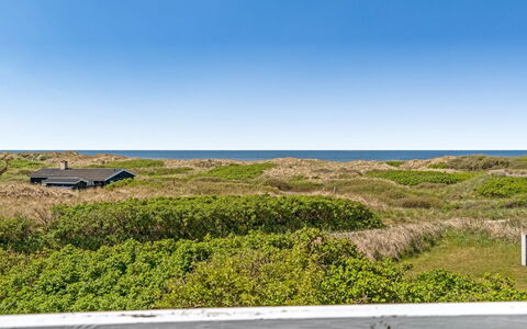 Mielikki - 200M from the Sea: Hus, Hjem, Dør, Tag, Sommerhus, Estate, Have, Skygge, Sidespor, Gård