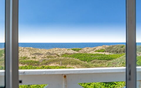 Mielikki - 200M from the Sea: Hus, Hjem, Dør, Tag, Sommerhus, Estate, Have, Skygge, Sidespor, Gård