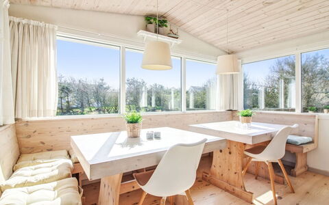 Lisabeth - 250M from the Sea: Møbel, Indretning, Stol, Gulvbelægning, Bord, Udvej, Etage, Loft, Værelse, Eco Hotel