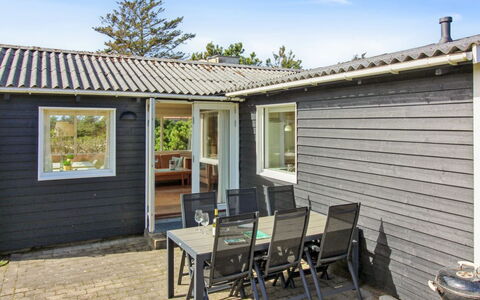 Lisabeth - 250M from the Sea: Møbel, Indretning, Stol, Gulvbelægning, Bord, Udvej, Etage, Loft, Værelse, Eco Hotel