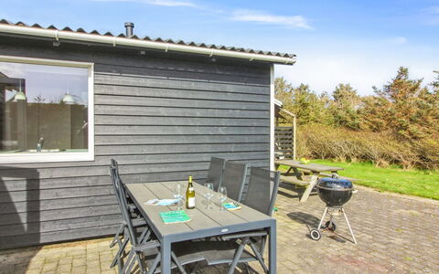 Lisabeth - 250M from the Sea: Møbel, Indretning, Stol, Gulvbelægning, Bord, Udvej, Etage, Loft, Værelse, Eco Hotel