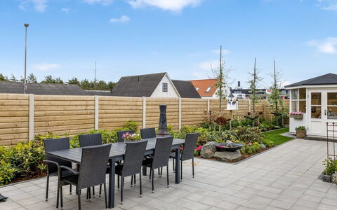 Adelina - 500M from the Sea: Hjem, Have, Blomsterkrukke, Flise, Landscaping, Gårdhave, Stueplante, Udendørs Møbler, Gård, Gårdsplads