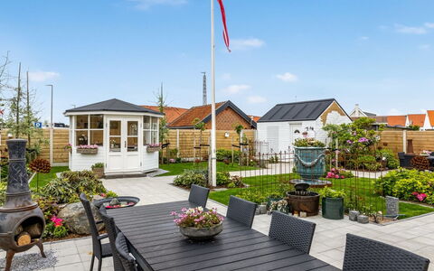 Adelina - 500M from the Sea: Tag, Hus, Boligområde, Hjem, Busk, Have, Blomsterkrukke, Sommerhus, Landscaping