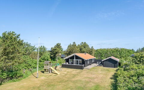 Gottfride - 922M from the Sea: Hus, Hjem, Dør, Tag, Sommerhus, Estate, Have, Skygge, Sidespor, Gård