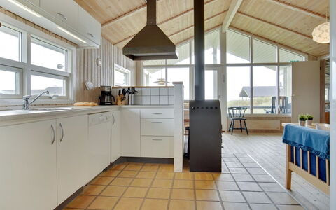 Viktoria - 400M from the Sea: Gulvbelægning, Etage, Indretning, Køkken, Møbel, Træ, Loft, Countertop, Trægulve, Cabinetry